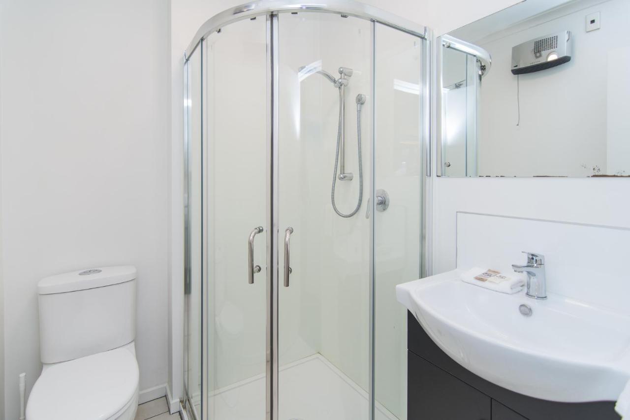 The Hibernian Studio Apartments - 4 Latter Street Тимару Екстериор снимка